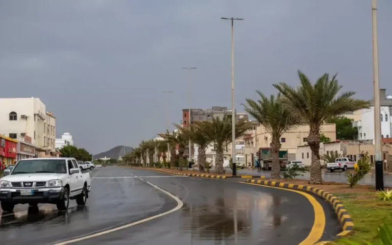 انعدام الرؤية.. عاصفة ترابية تضرب 18 محافظة سعودية وسط تحذيرات من الأرصاد الجوية